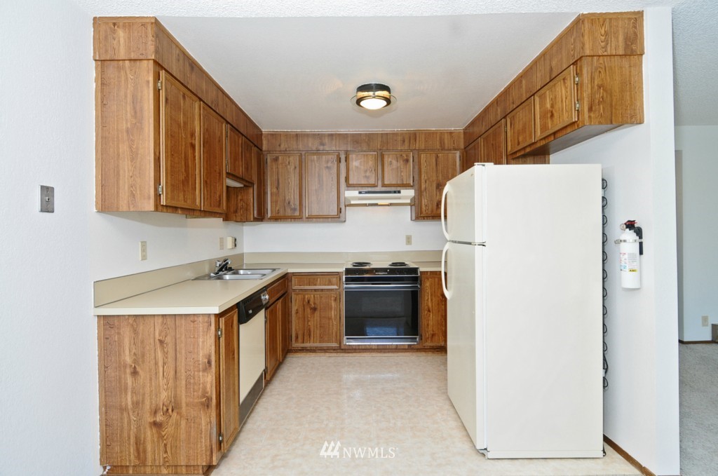 1511 Eagle Ridge Drive South, Unit 4 Renton, WA 98055 - Photo 8 of 15
