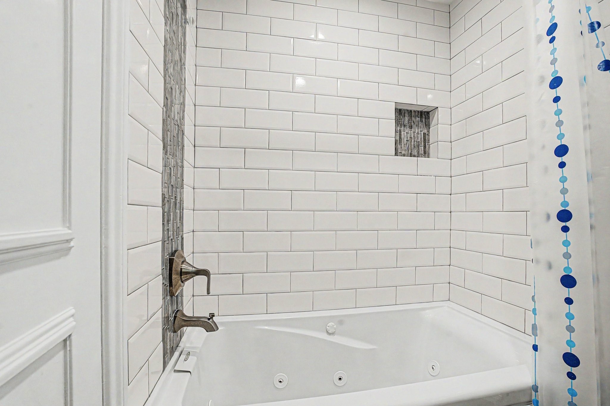 35564 Brumlow Road Hempstead, TX 77445 - Photo 25 of 46 a bathroom with a bathtub