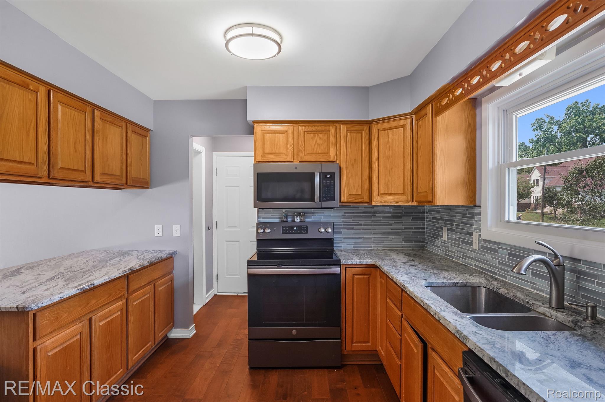 516 Decker Road Walled Lake, MI 48390 - Photo 6 of 24 Gallery Image 6