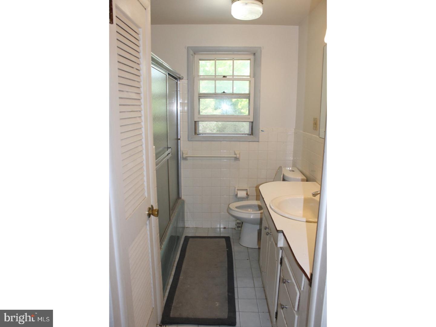 1625 Westwood Road Wyomissing, PA 19610 - Photo 8 of 17 Bathroom