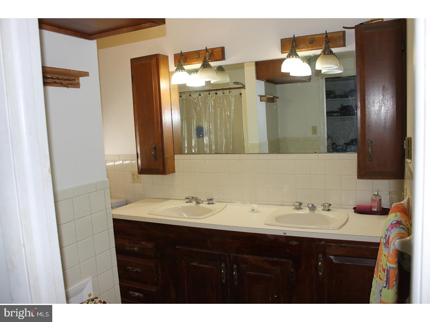 1625 Westwood Road Wyomissing, PA 19610 - Photo 10 of 17 Master Bathroom