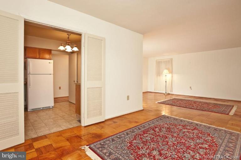 17 Hamill Road, Unit A Baltimore, MD 21210 - Photo 10 of 21 an entryway of a house