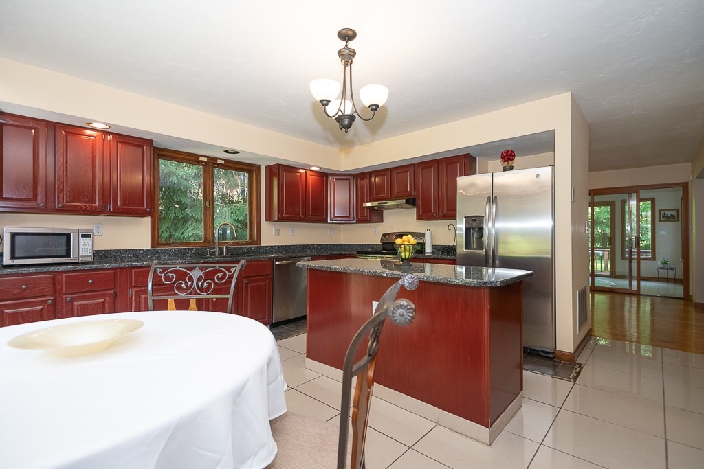 3 Spring Valley Road Worcester, MA 01609 - Photo 7 of 37 Gallery Image 7