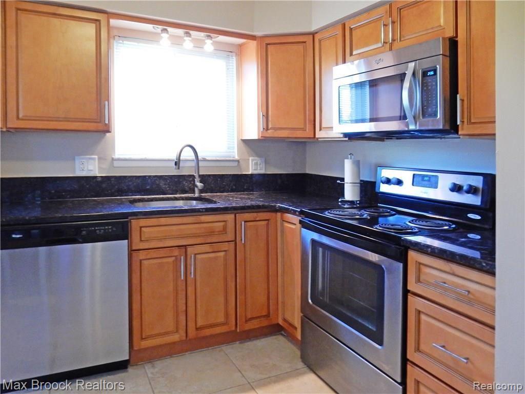 801 West Long Lake Road, Unit 1 Bloomfield Hills, MI 48302 - Photo 5 of 18