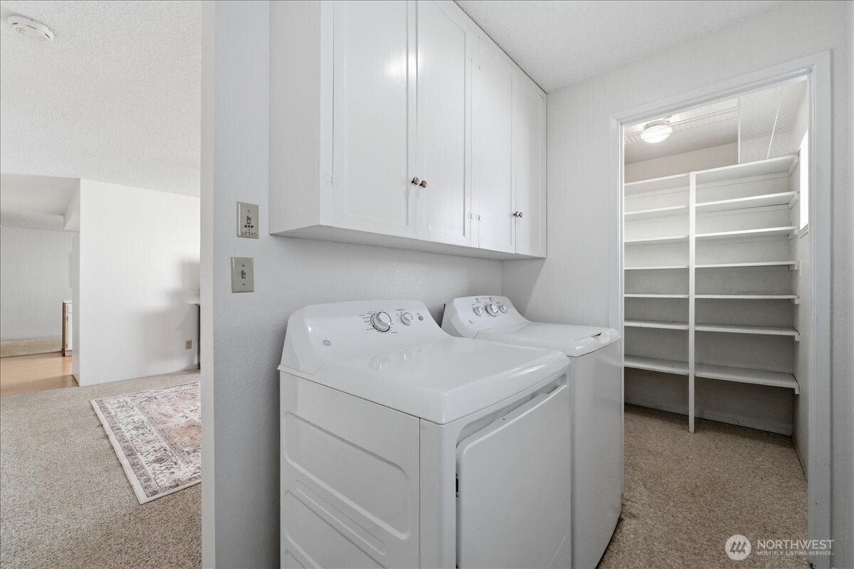 309 West Walnut Street Waterville, WA 98858 - Photo 17 of 28 a utility room with cabinets washer and dryer
