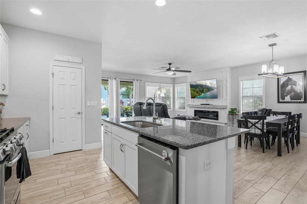 6318 Springline Place Apollo Beach, FL 33572 - Photo 8 of 43 Gallery Image 8