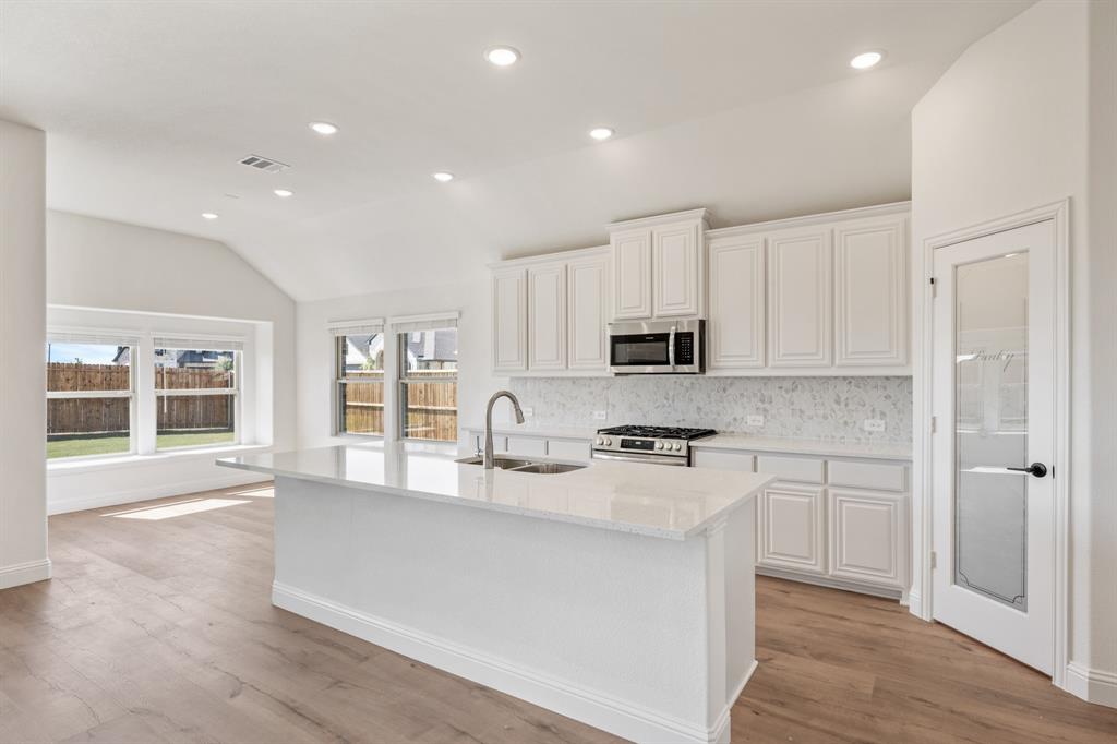 200 Sweetwater Drive Commerce, TX 75428 - Photo 10 of 34