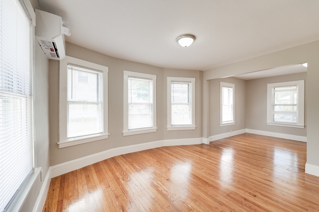 257 Redlands Street Springfield, MA 01104 - Photo 9 of 21