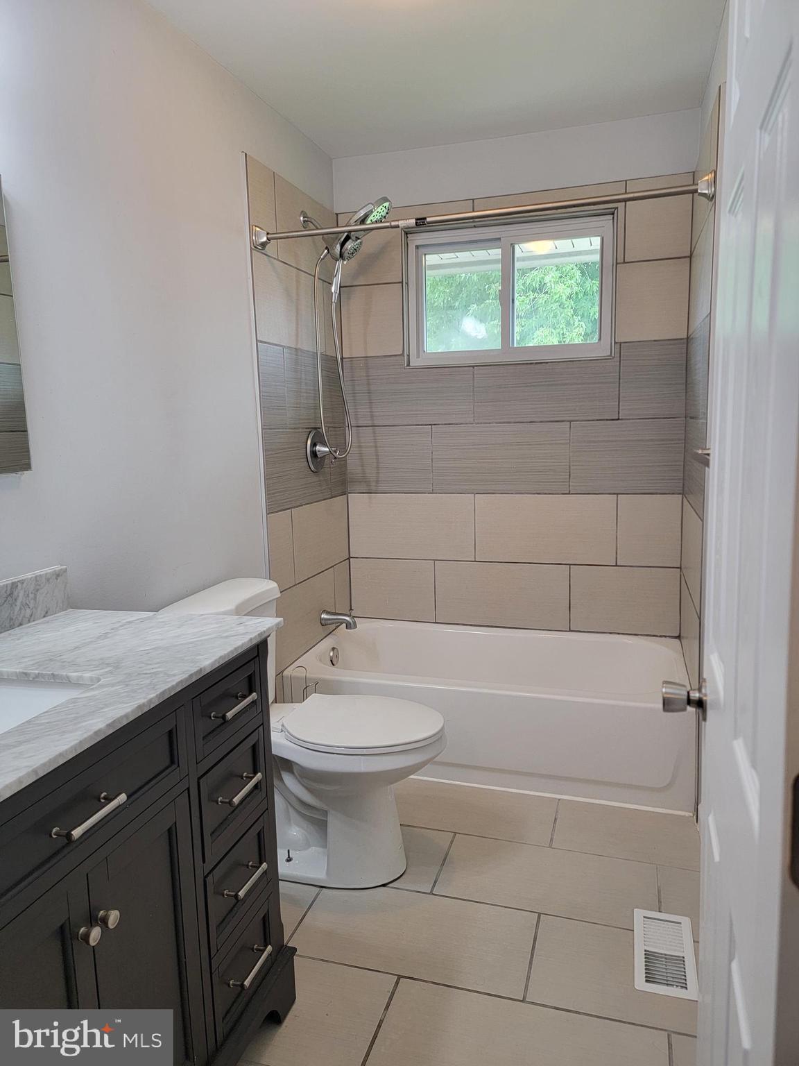 321 Independence Boulevard Lawnside, NJ 08045 - Photo 29 of 36 Full bathroom.