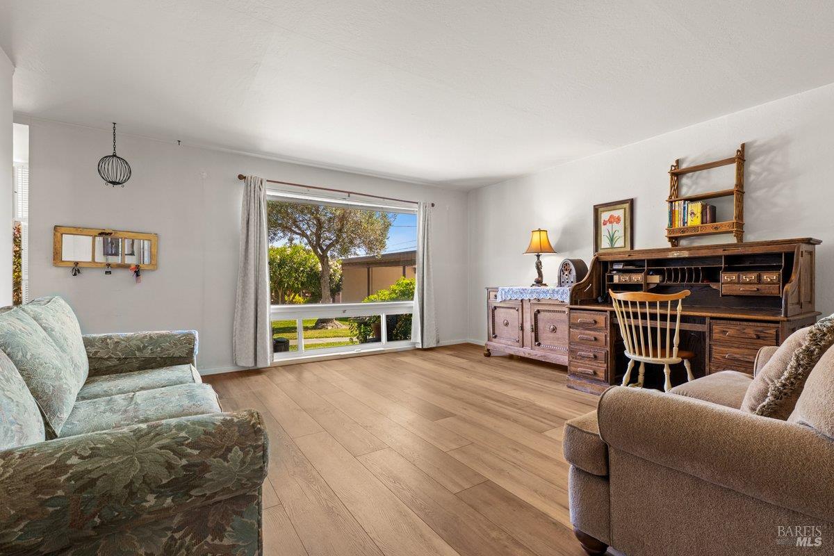 1072 Los Gamos Road, Unit E San Rafael, CA 94903 - Photo 4 of 23
