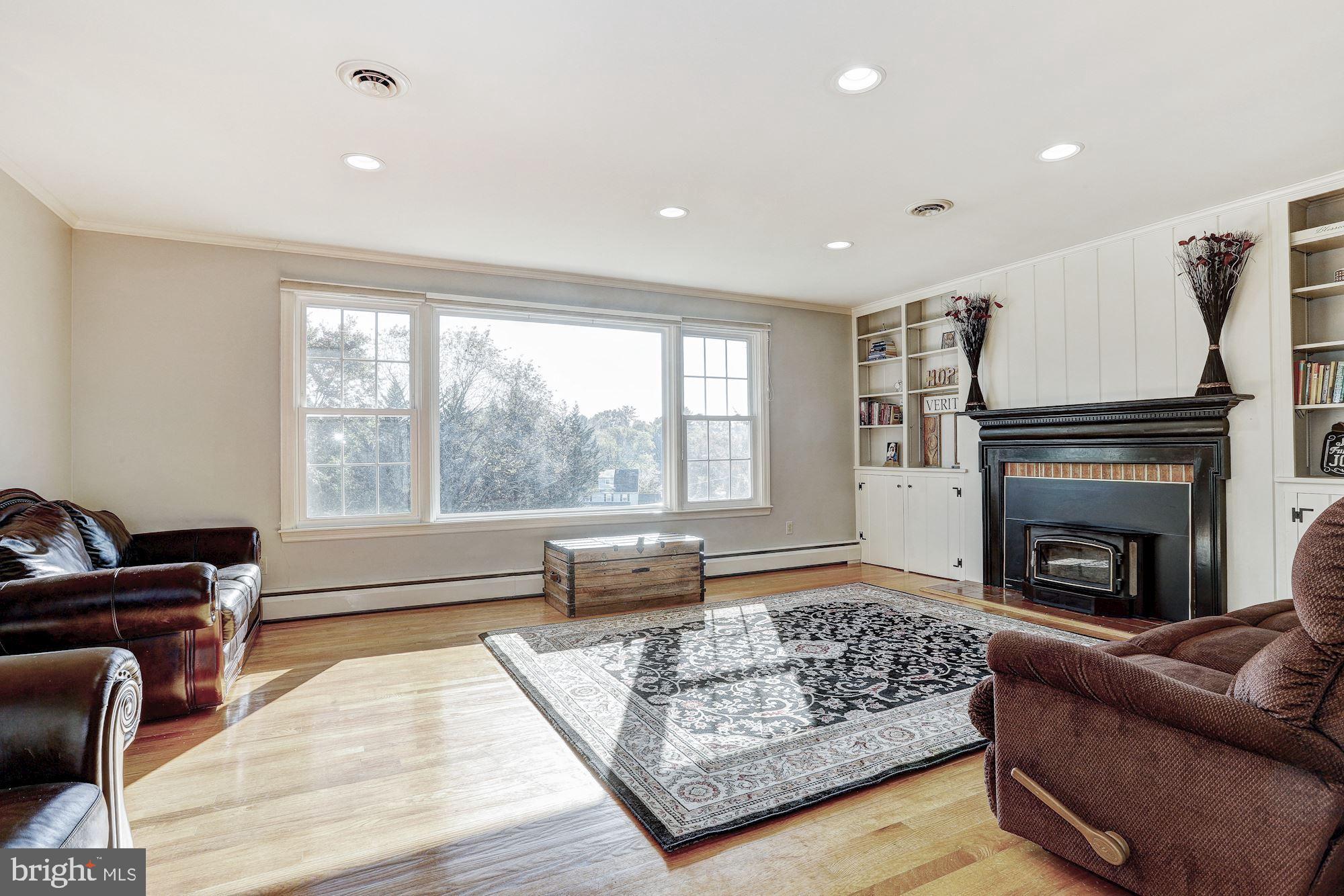 3921 Chatham Road Ellicott City, MD 21042 - Photo 2 of 30 Living Room