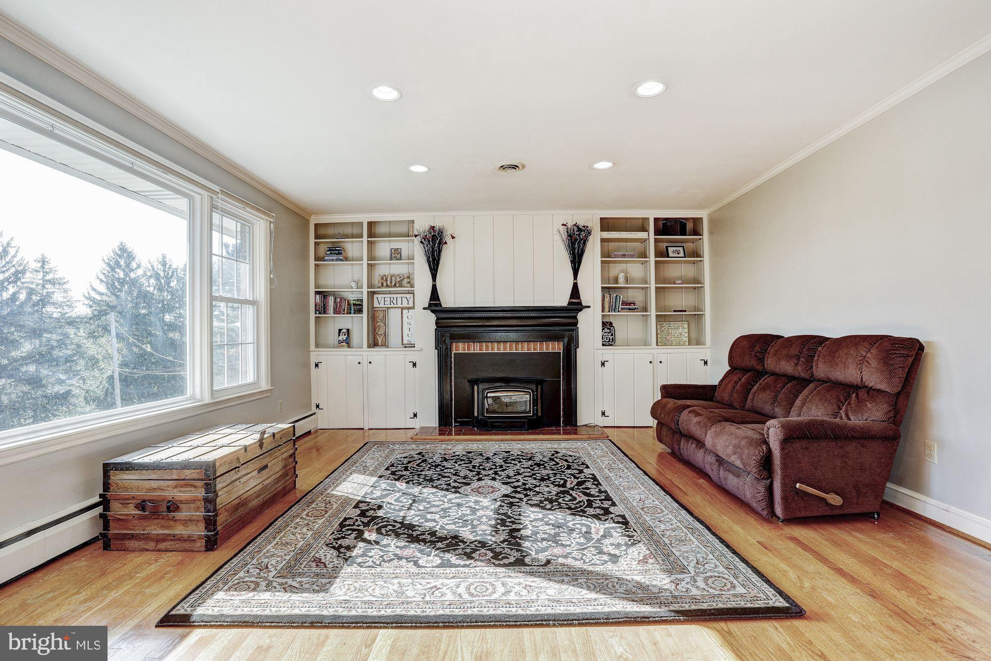 3921 Chatham Road Ellicott City, MD 21042 - Photo 3 of 30 Living Room