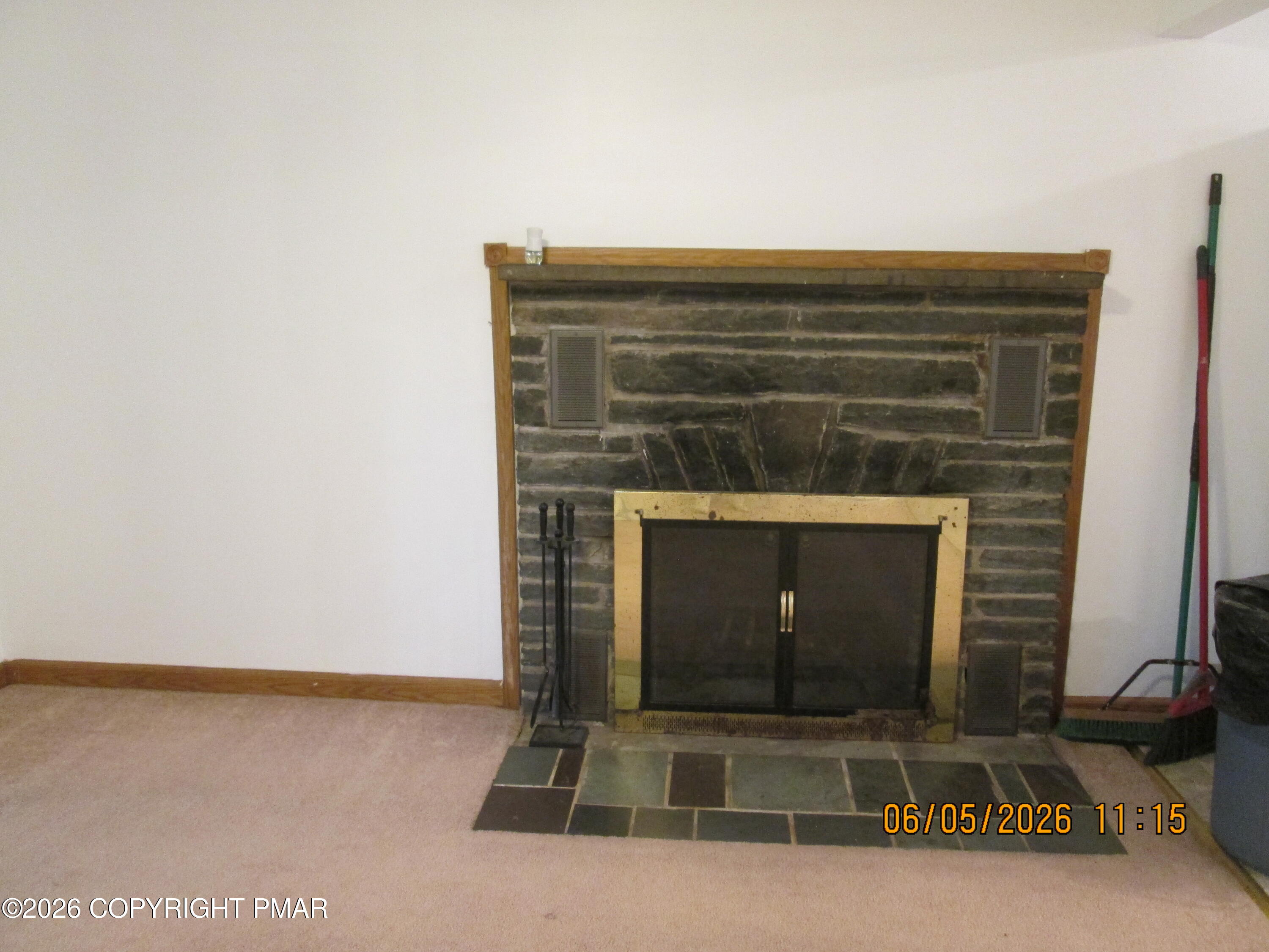 2257 Pine Lane Bushkill, PA 18324 - Photo 4 of 16 IMG_0299
