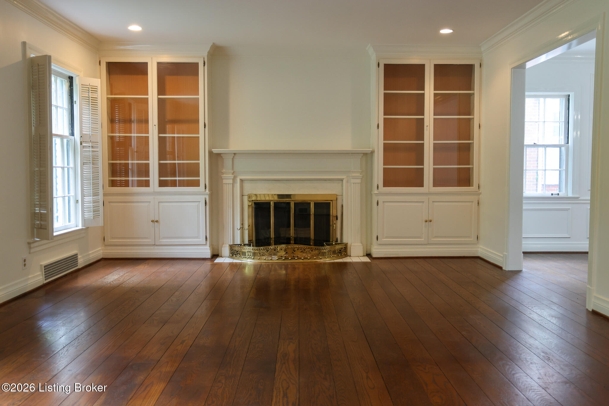 602 Sunset Road Louisville, KY 40206 - Photo 12 of 52 Living Room
