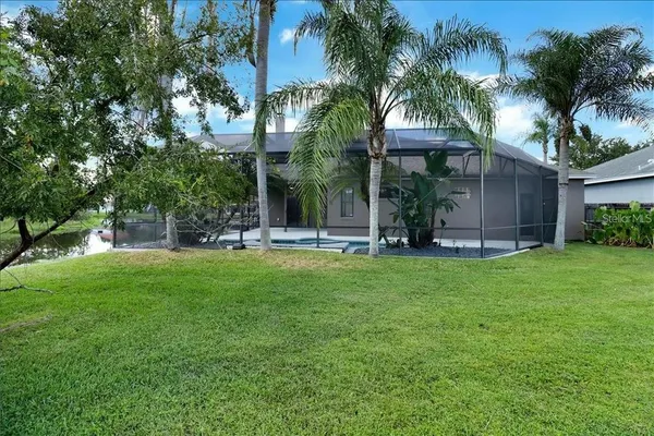 a view of outdoor space yard and porch