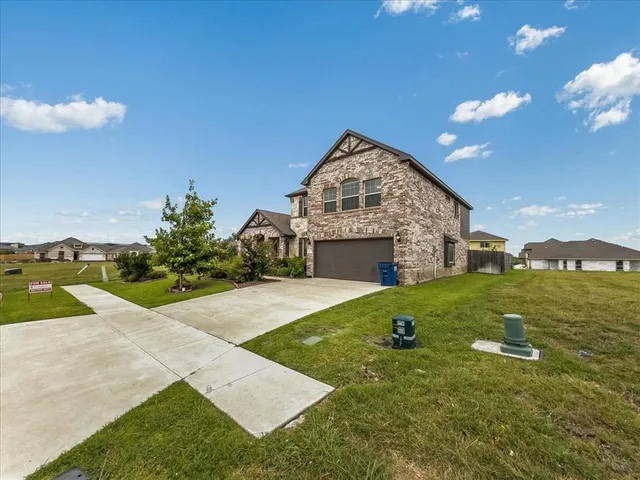 $359,000 | 421 Trailhouse Lane, Forney, TX 75126