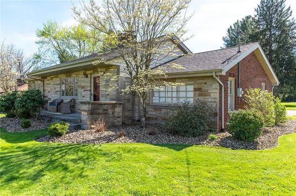 $347,500 | 925 North Keel Ridge Road, Hermitage, PA 16148