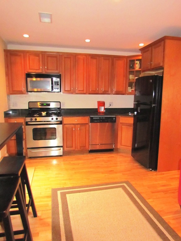 762 East 6th Street, Unit 2 Boston, MA 02127 - Photo 4 of 12