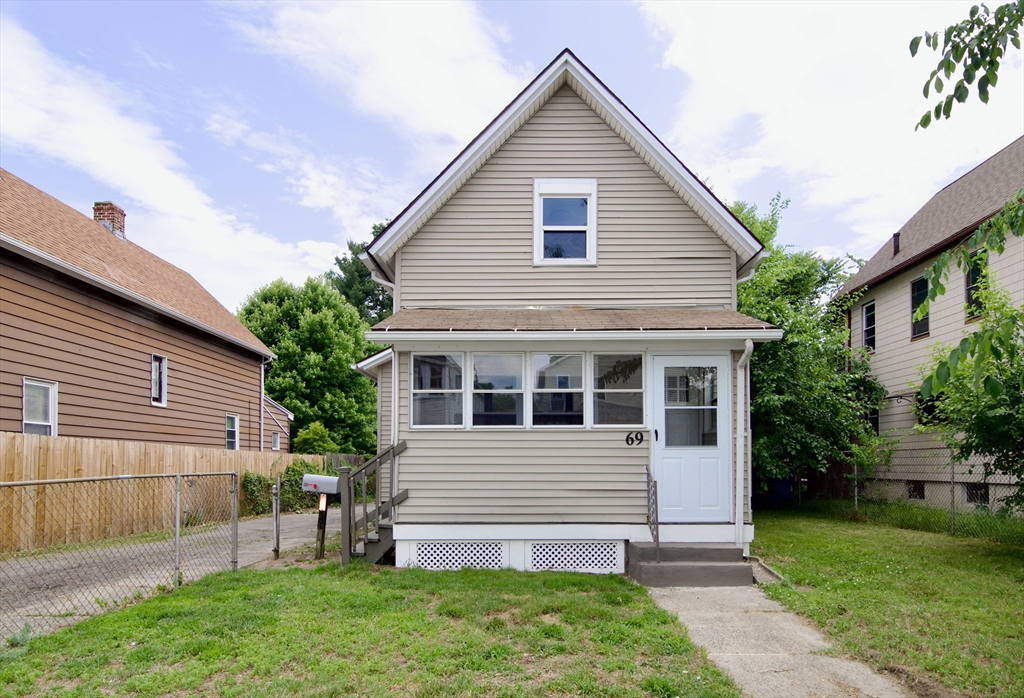 69 Manhattan Street Springfield, MA 01109 - Photo 1 of 36