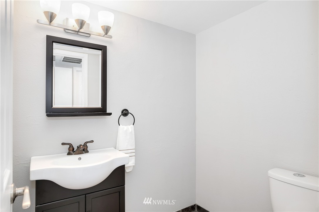 600 South 32nd Place Renton, WA 98055 - Photo 8 of 25