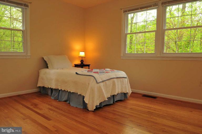 8122 Counselor Road Manassas, VA 20112 - Photo 9 of 29 Bedroom (Master)