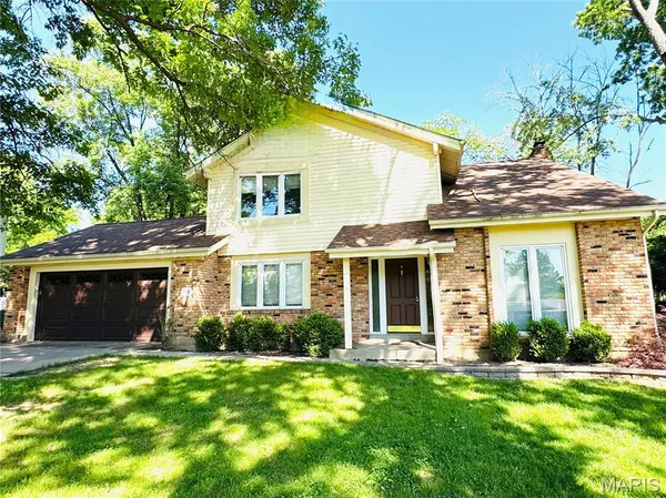 $439,000 | 160 Lucerne Pl Drive, Ballwin, MO 63011