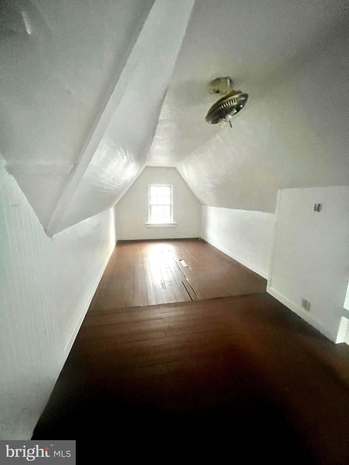 302 West Main Street Millville, NJ 08332 - Photo 4 of 22 a view of a hallway