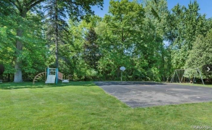 1417 Paddle Wheel Lane, Unit 38 Rochester, MI 48306 - Photo 29 of 29 Basketball Court and Playground