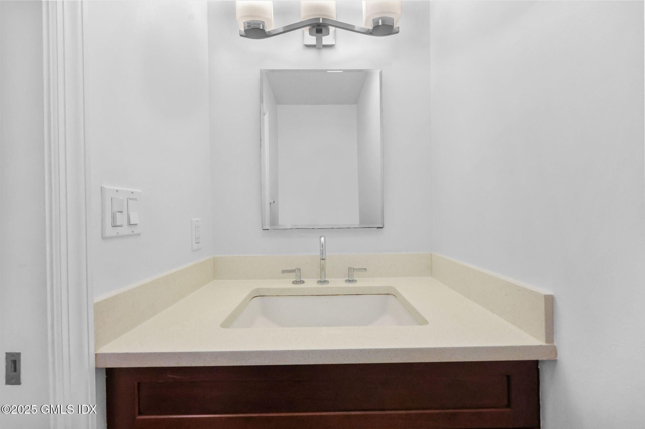 79 Silo Circle Riverside, CT 06878 - Photo 14 of 42 Powder Room