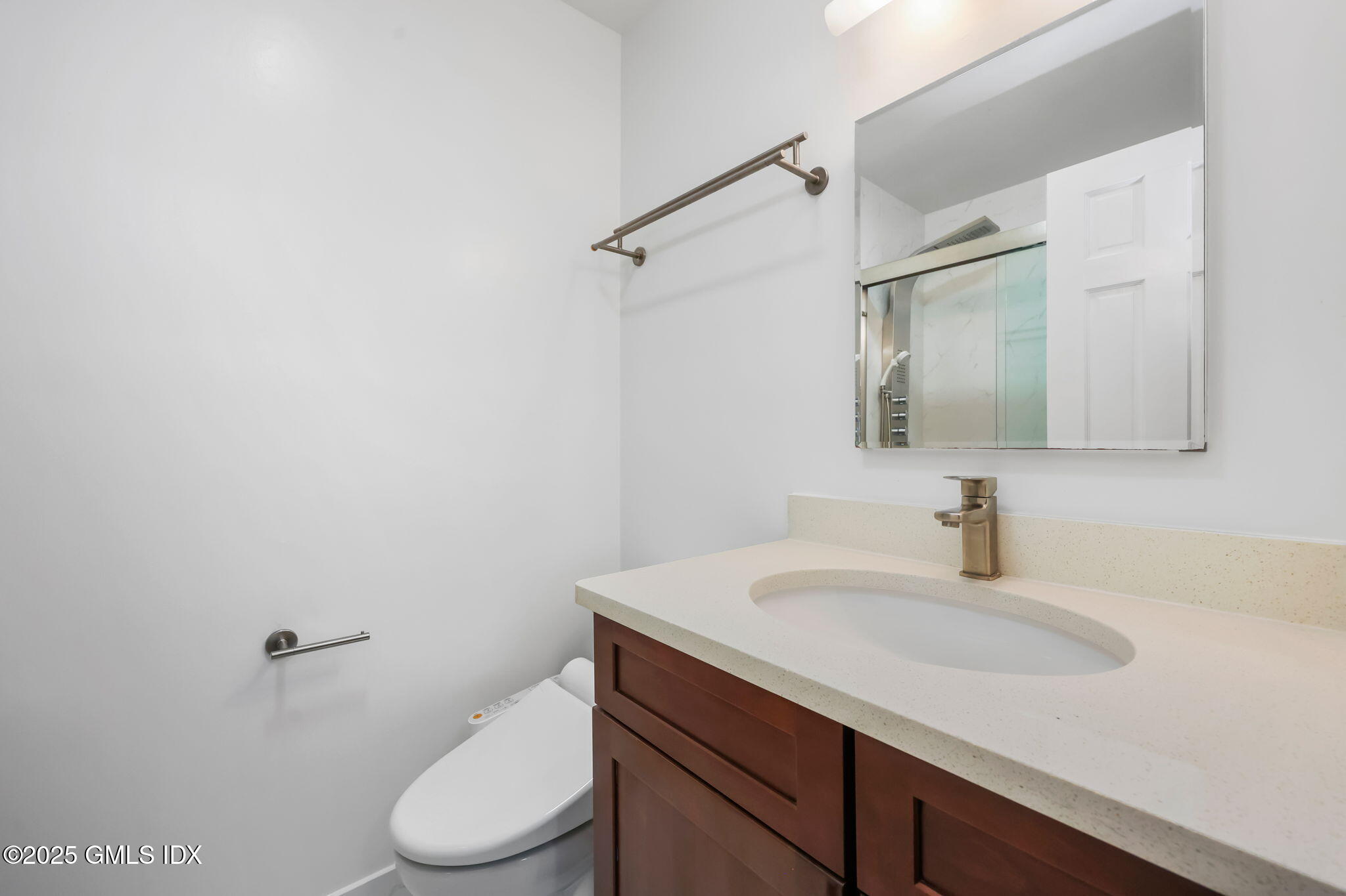 79 Silo Circle Riverside, CT 06878 - Photo 24 of 42 Hall Bath