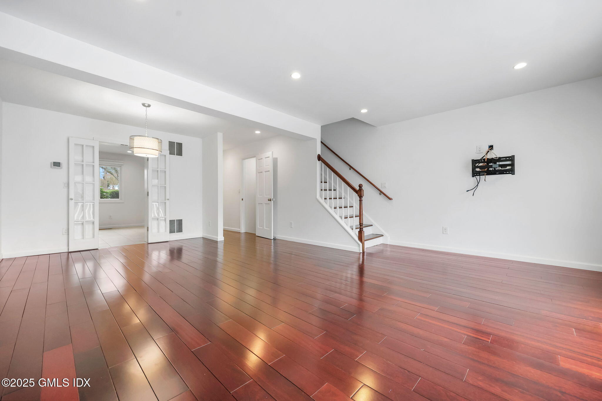 79 Silo Circle Riverside, CT 06878 - Photo 8 of 42 Living Room/Dining Area
