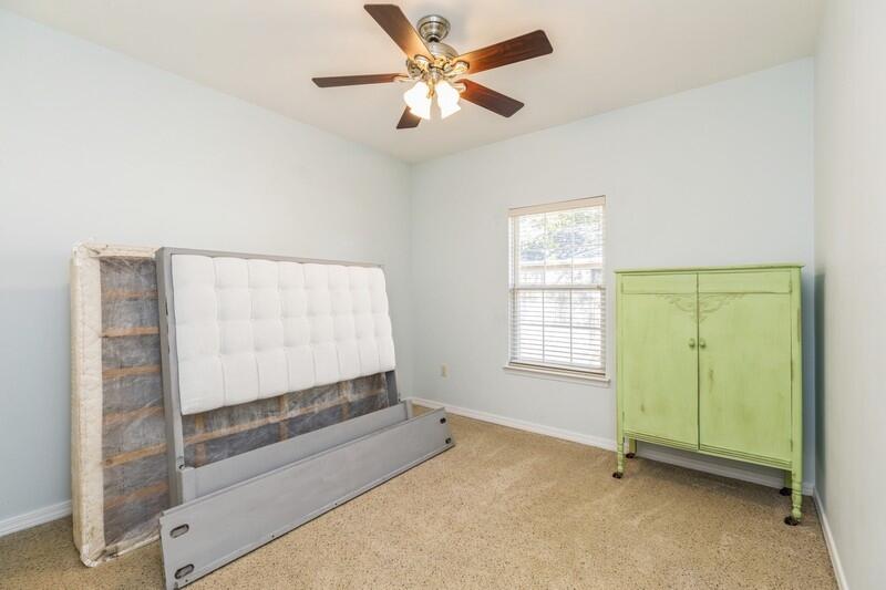 4599 Live Oak Church Road Crestview, FL 32539 - Photo 14 of 34 a view of room and window