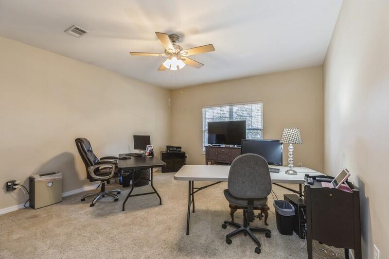 4599 Live Oak Church Road Crestview, FL 32539 - Photo 17 of 34 a workspace with furniture