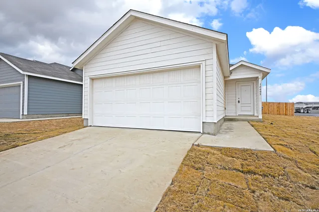 $1,495 | 14605 Mudstone Place, Elmendorf, TX 78112