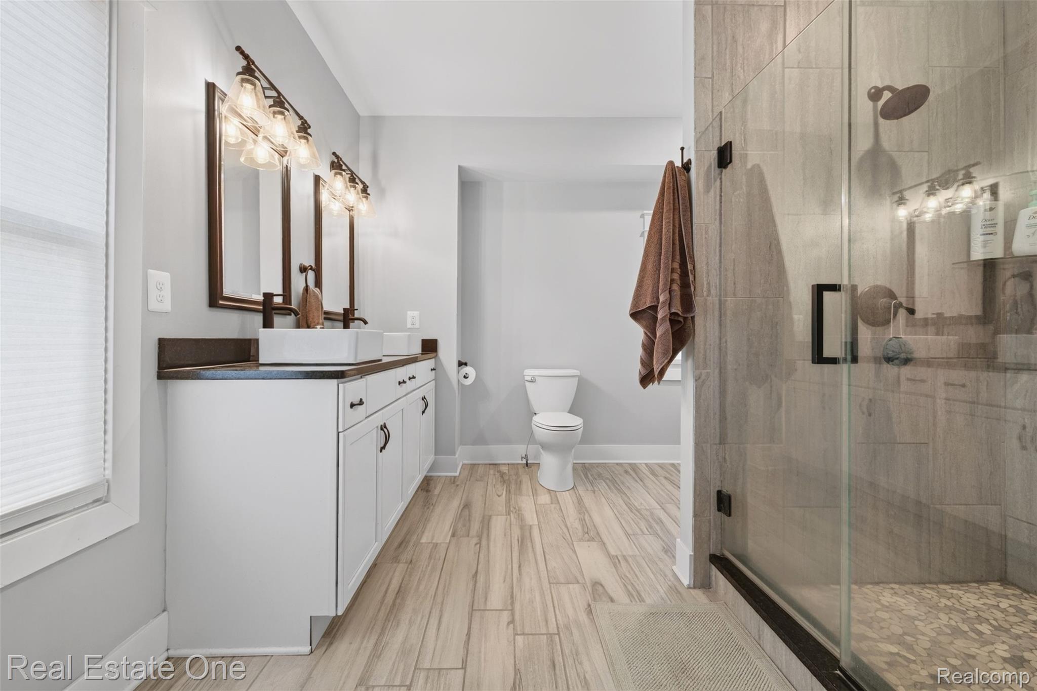 2355 South Sashabaw Road Ortonville, MI 48462 - Photo 11 of 57 13) Primary Suite.jpg