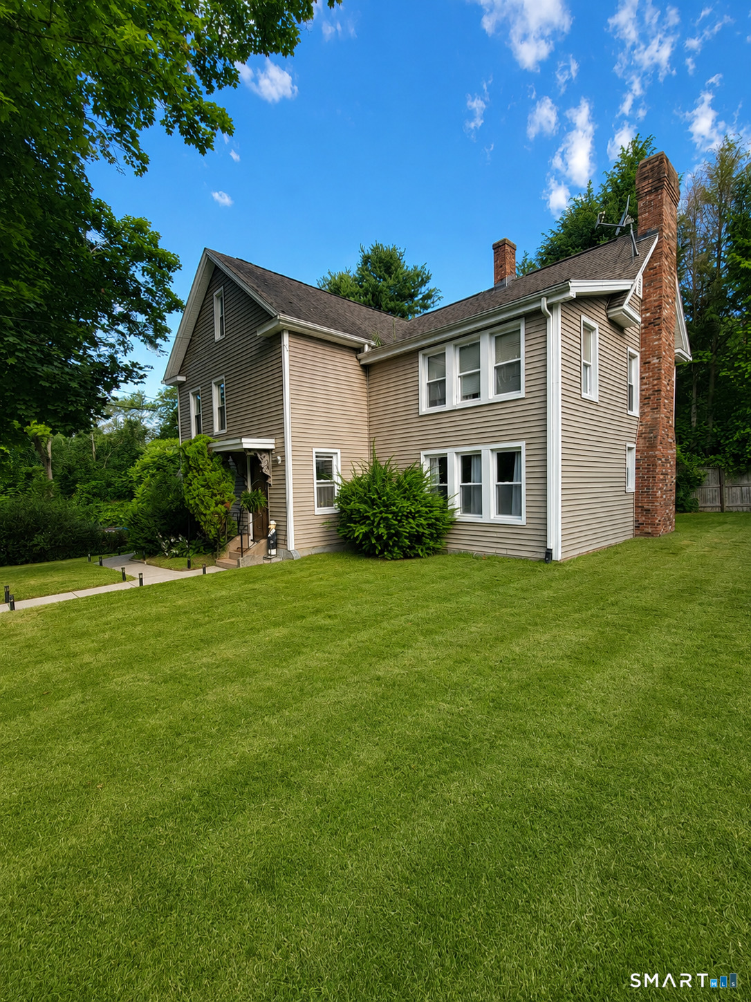 561 Hopewell Road Glastonbury, CT 06073 - Photo 2 of 21