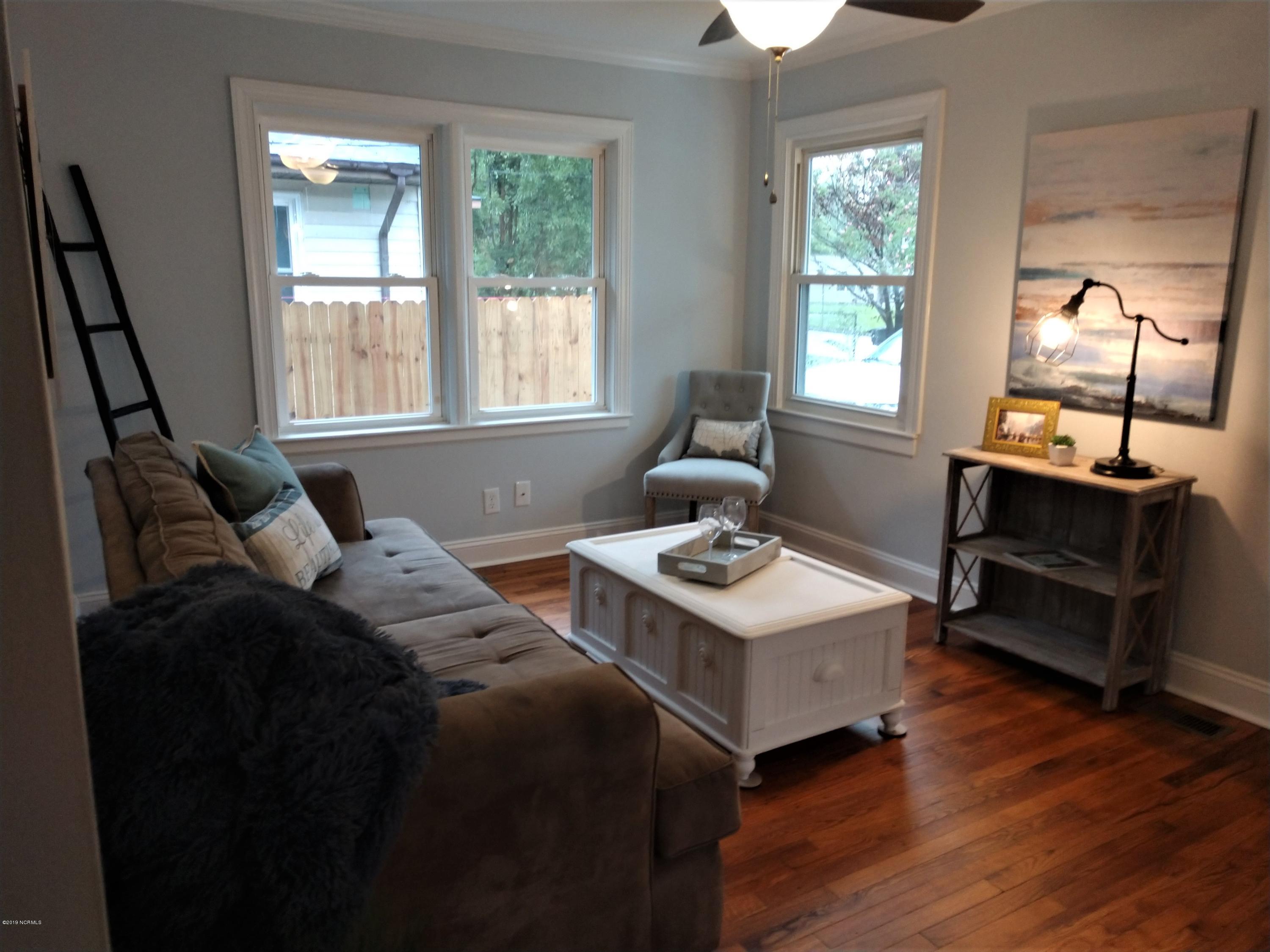 211 Preston Road Jacksonville, NC 28540 - Photo 24 of 41 living room