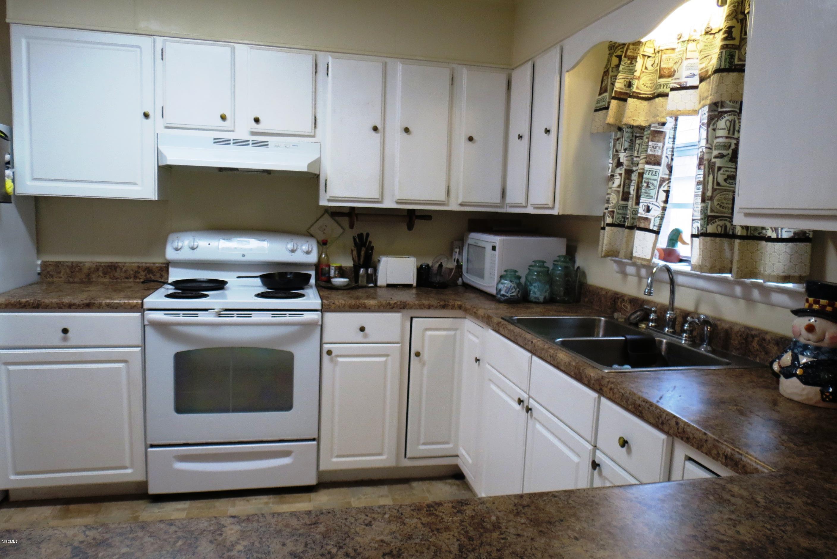 6025 Wildwood Road Moss Point, MS 39562 - Photo 27 of 28 IMG_8602