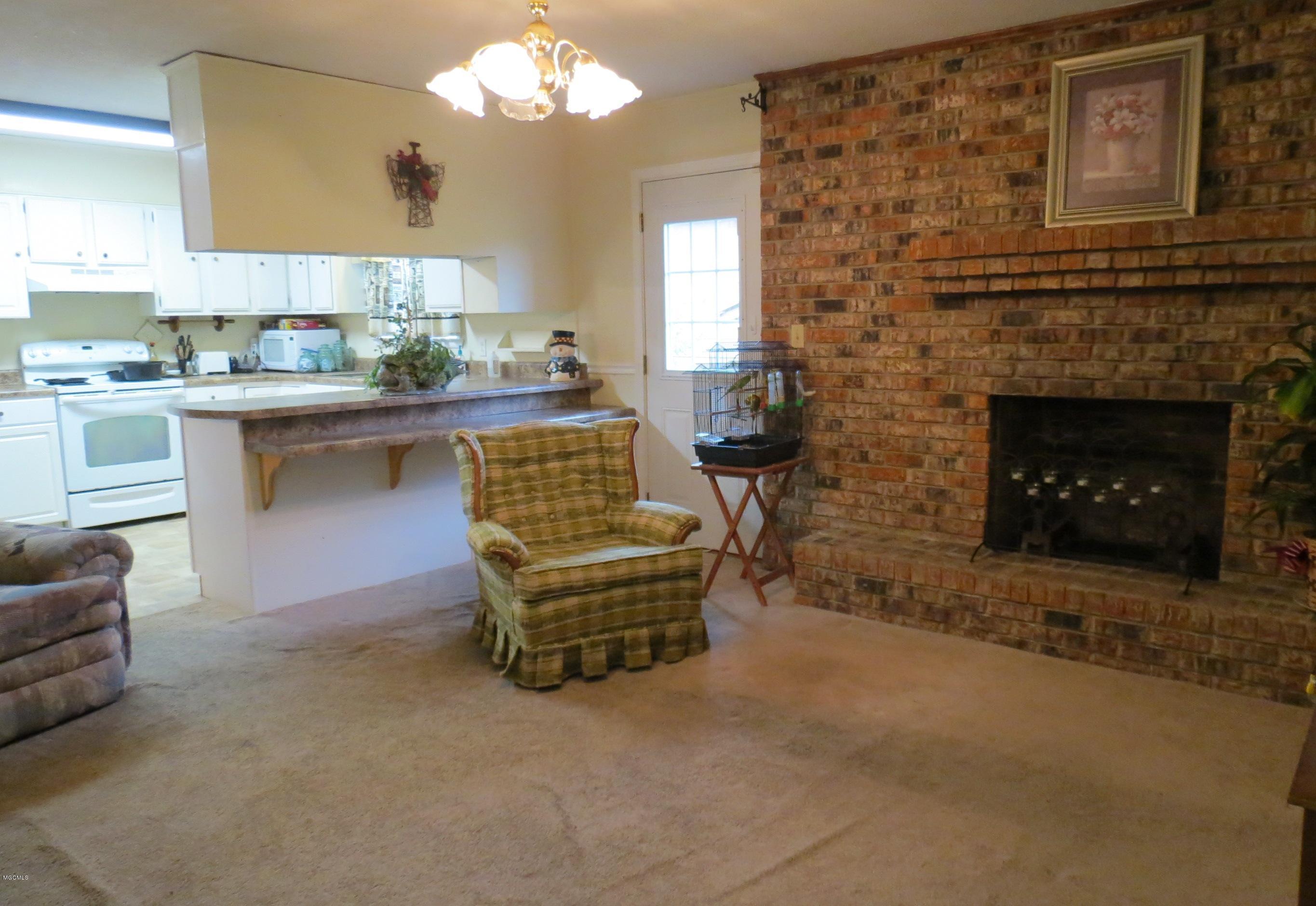 6025 Wildwood Road Moss Point, MS 39562 - Photo 7 of 28 IMG_8595