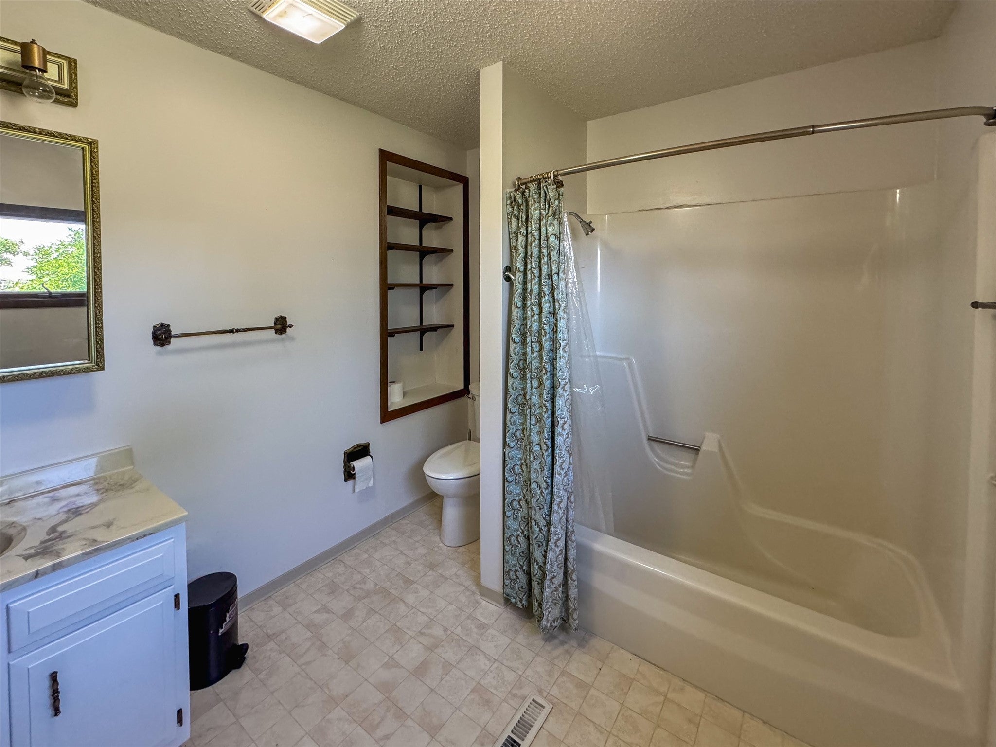 2 Robinson Street Scobey, MT 59263 - Photo 10 of 37 Full bathroom