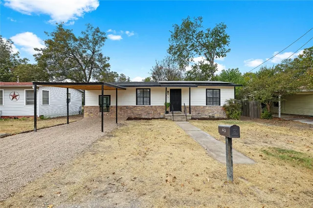 $225,000 | 419 Maresh Street, Taylor, TX 76574