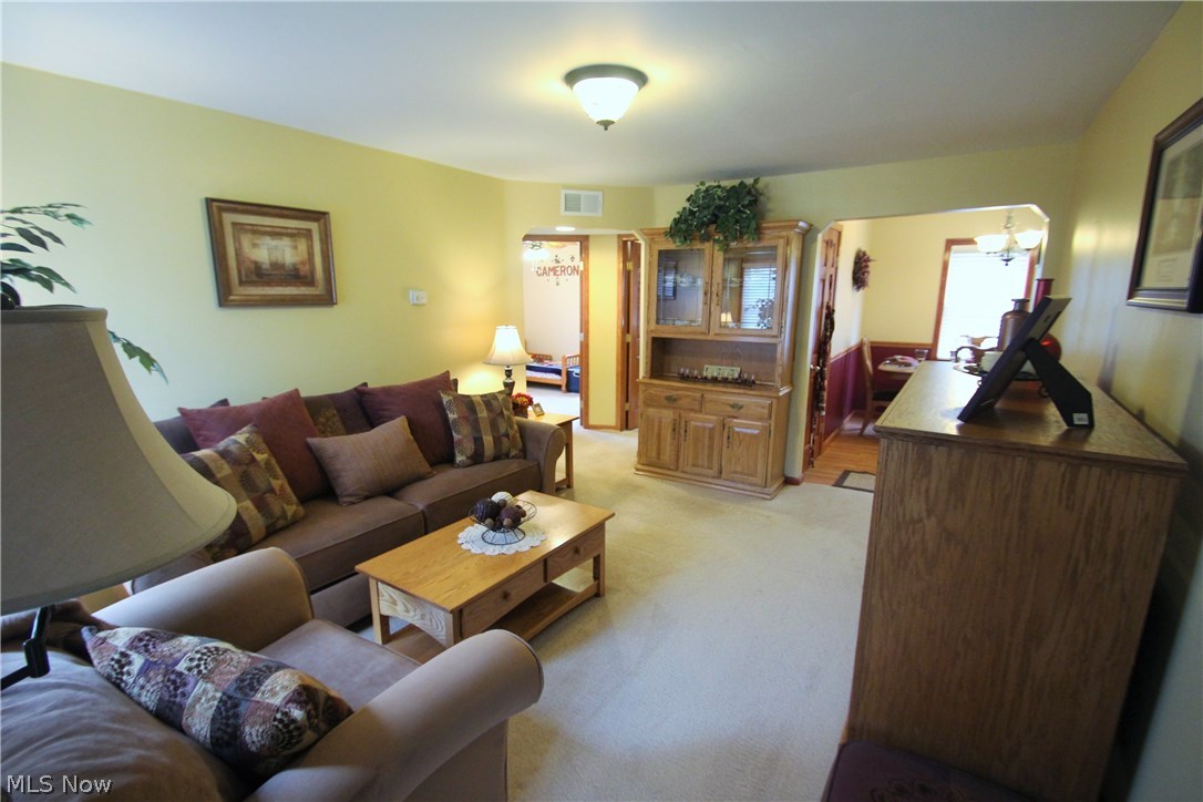 934 Mannering Road Eastlake, OH 44095 - Photo 2 of 18 Gallery Image 2