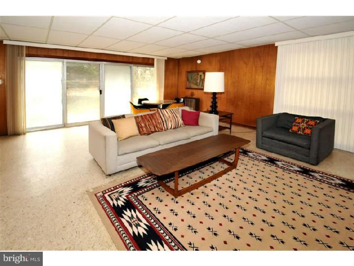 933 Crosswicks Road Rydal, PA 19046 - Photo 11 of 19 Family Room