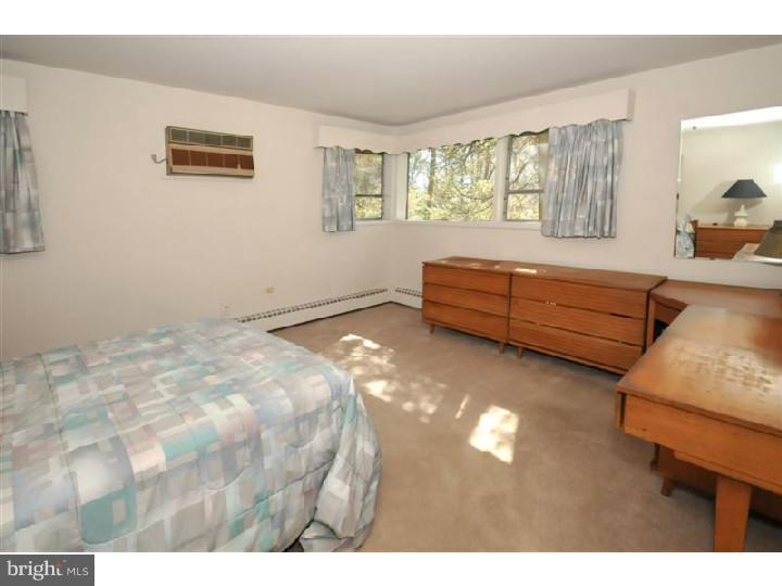 933 Crosswicks Road Rydal, PA 19046 - Photo 12 of 19 Bedroom - Main