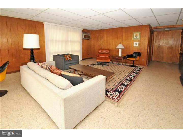 933 Crosswicks Road Rydal, PA 19046 - Photo 10 of 19 Family Room
