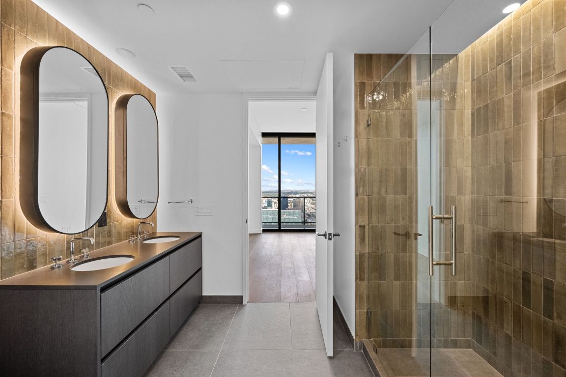 610 Davis Street, Unit 4605 Austin, TX 78701 - Photo 3 of 31