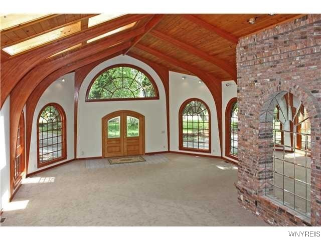 7132 Taylor Road Boston, NY 14075 - Photo 4 of 24 Living room