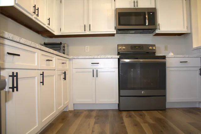 $1,995 | 607 Spring Meadow Road, Unit 607, South Windsor, CT 06074