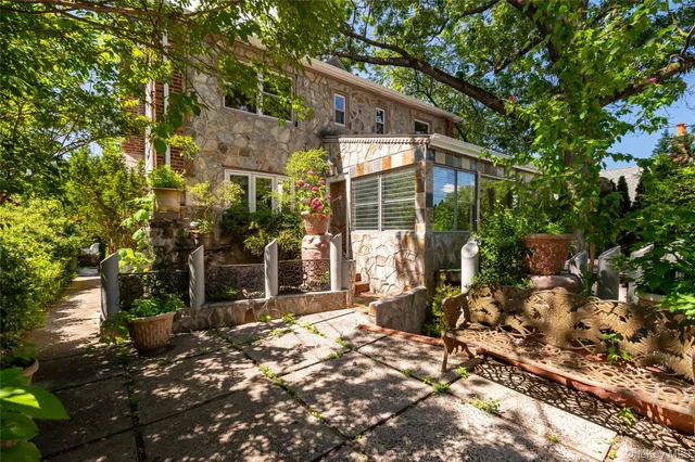 $1,400,000 | 6015 Independence Avenue | North Riverdale