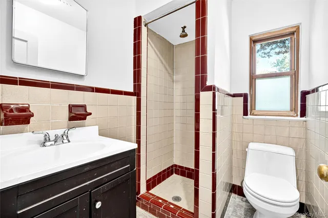 $1,400,000 | 6015 Independence Avenue | North Riverdale